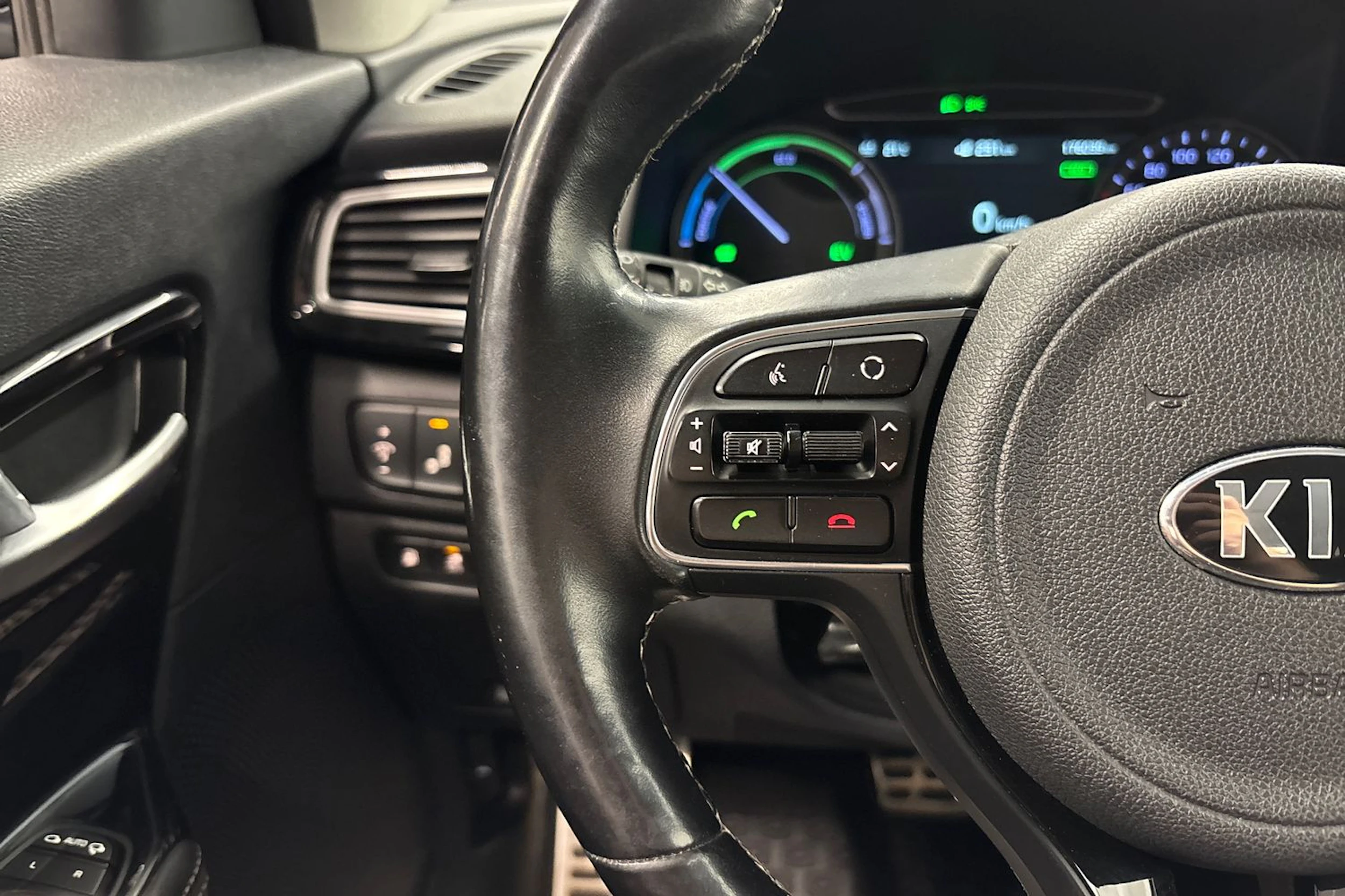 harmaa Kia Niro plug-in 2018 kuva 12.