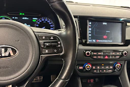 harmaa Kia Niro plug-in 2018 kuva 13.