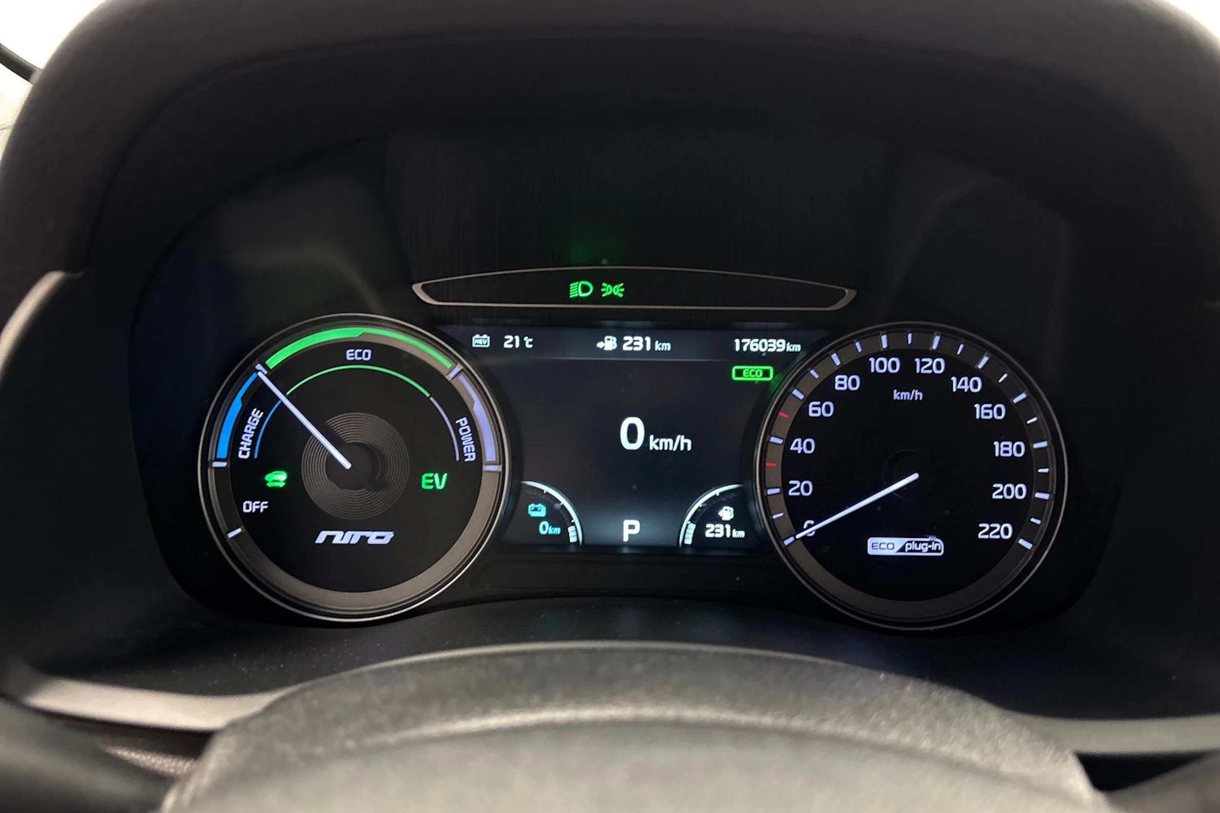 harmaa Kia Niro plug-in 2018 kuva 14.