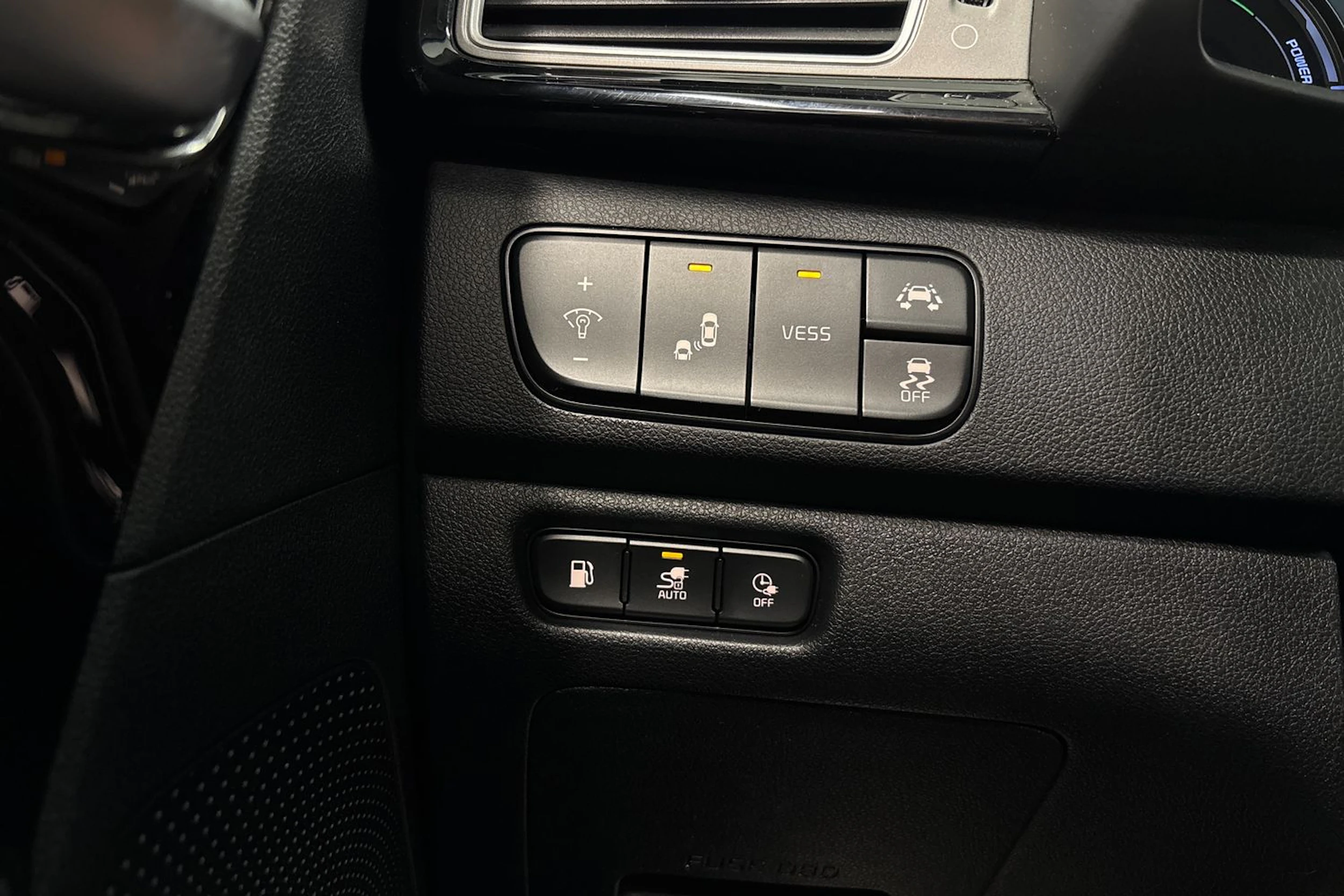 harmaa Kia Niro plug-in 2018 kuva 16.