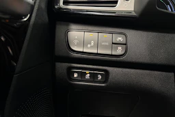 harmaa Kia Niro plug-in 2018 kuva 16.