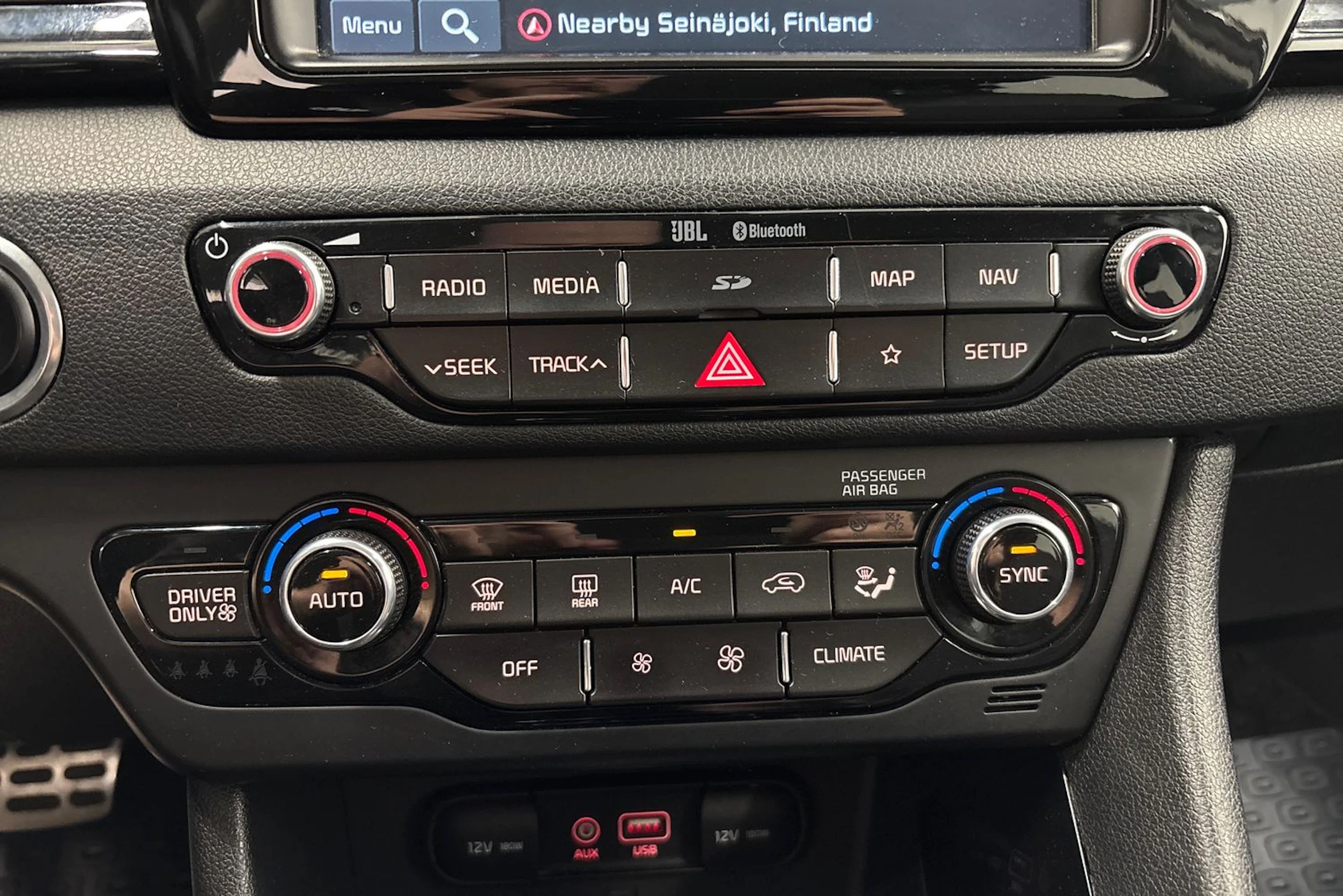 harmaa Kia Niro plug-in 2018 kuva 17.