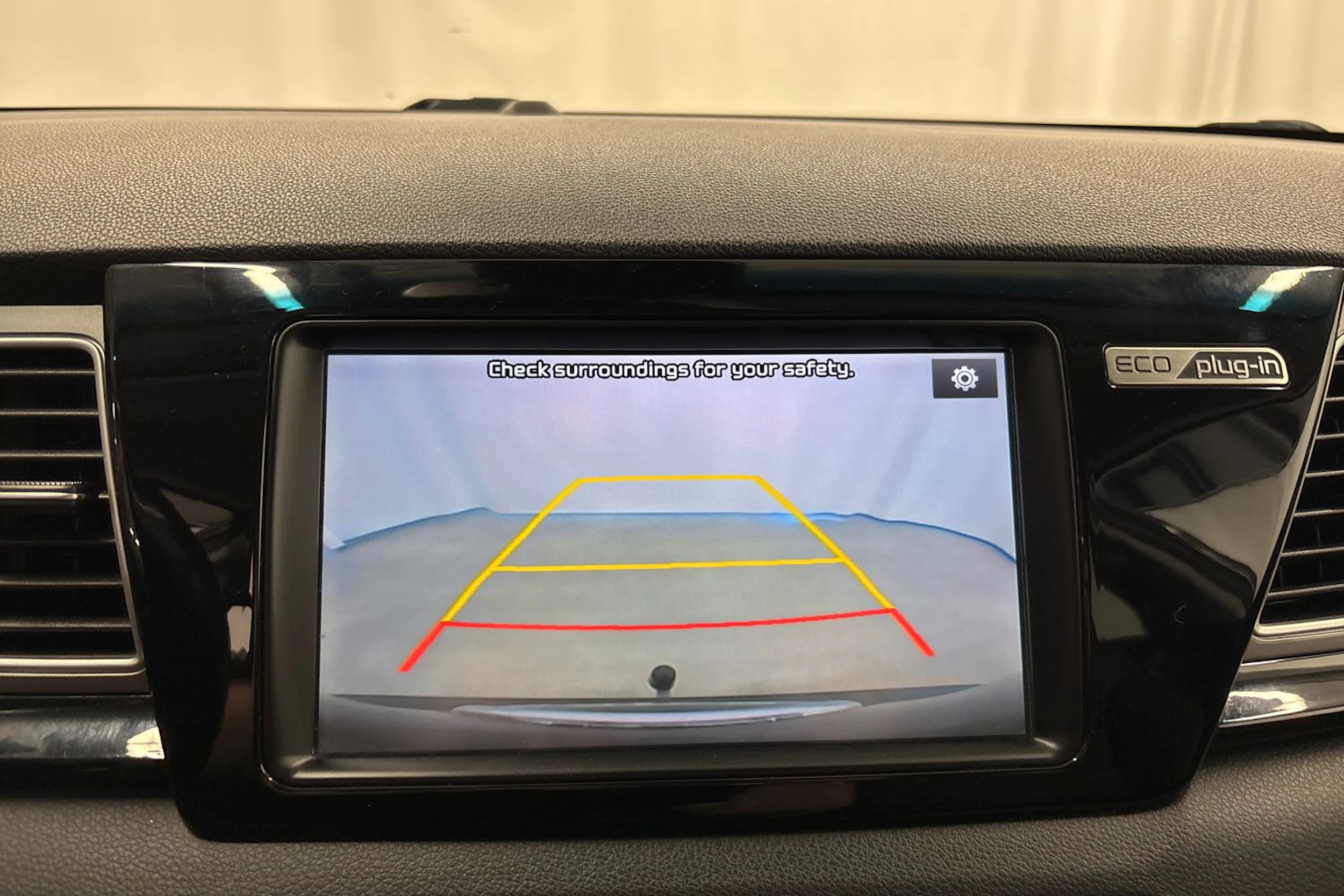 harmaa Kia Niro plug-in 2018 kuva 23.