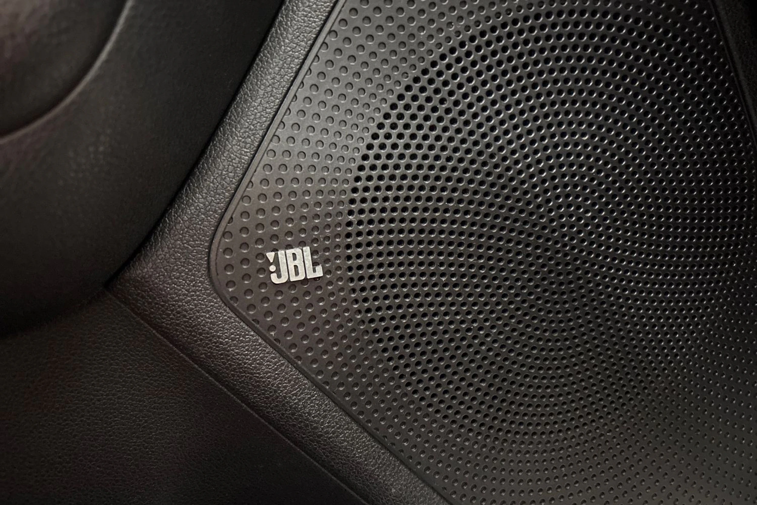 harmaa Kia Niro plug-in 2018 kuva 24.