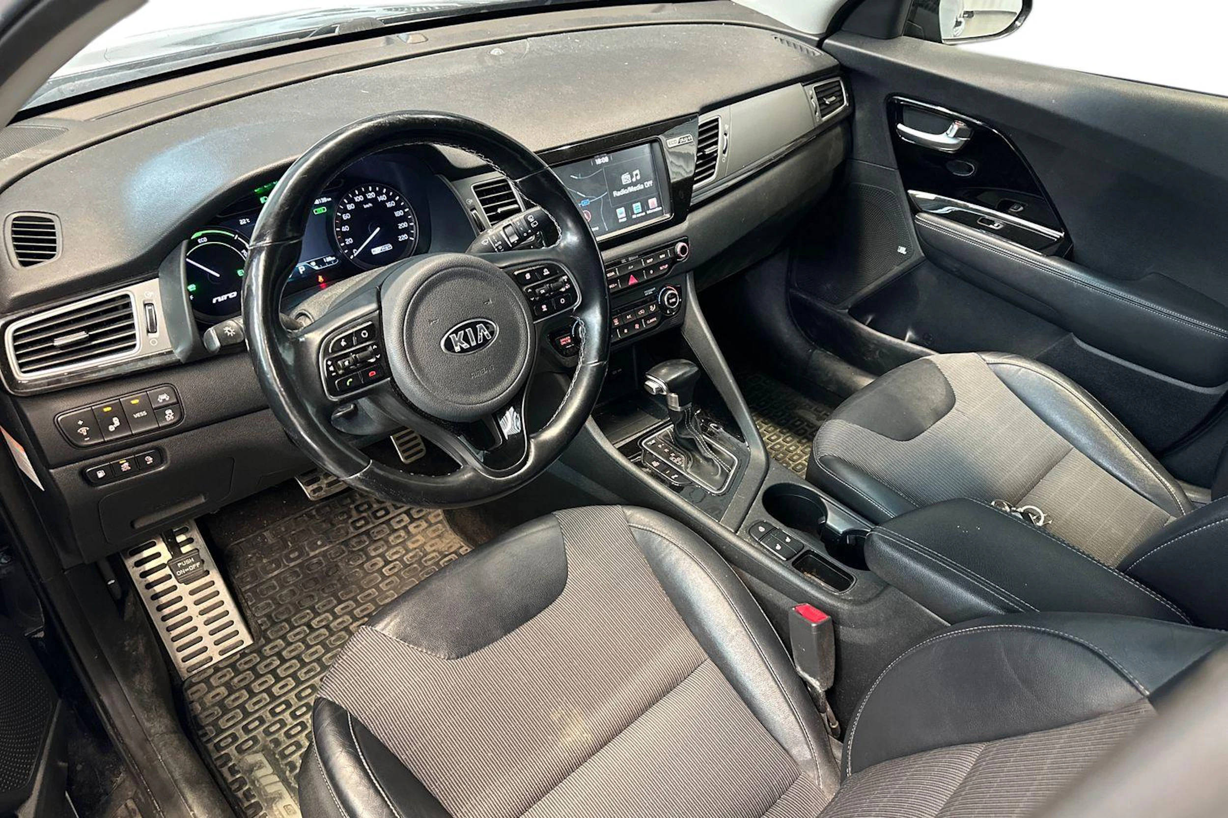sininen Kia Niro plug-in 2019 kuva 3.