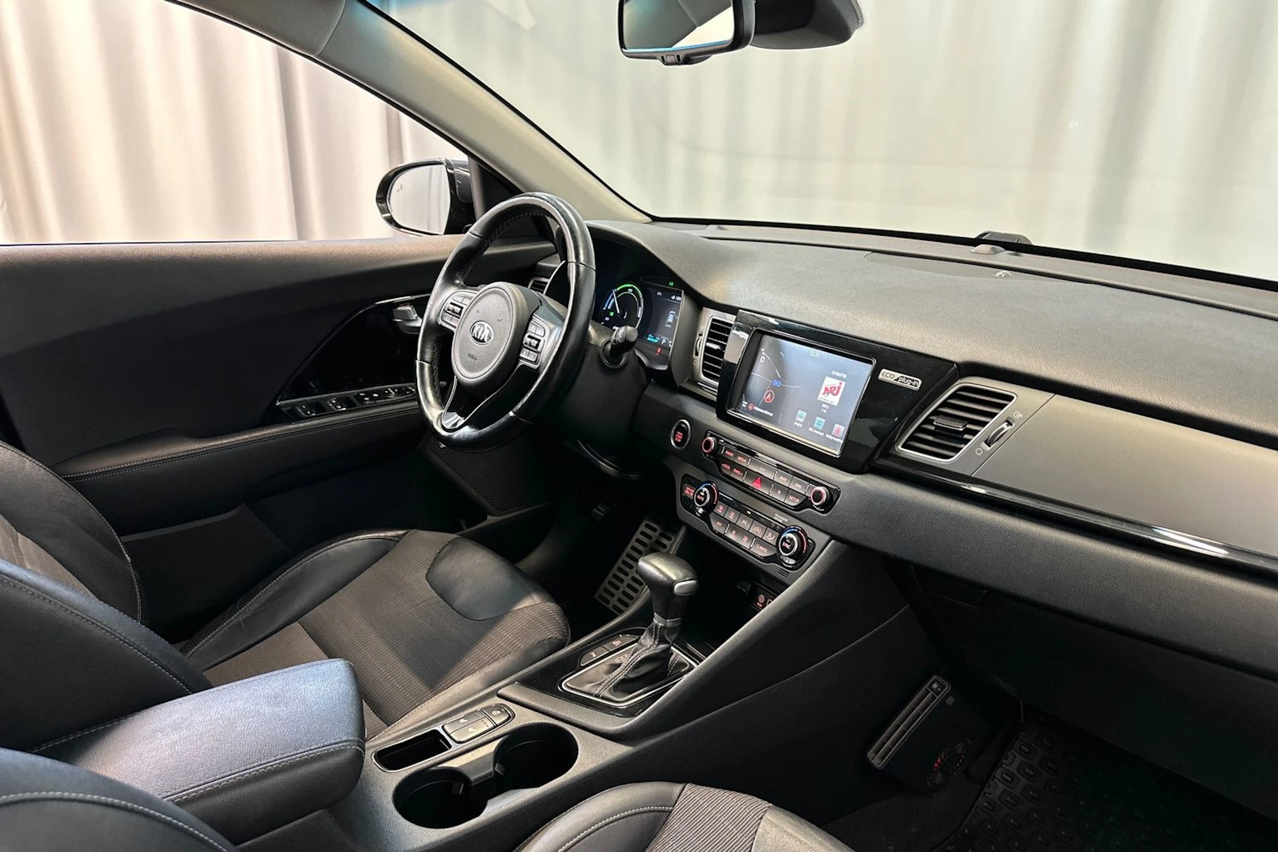 sininen Kia Niro plug-in 2019 kuva 12.