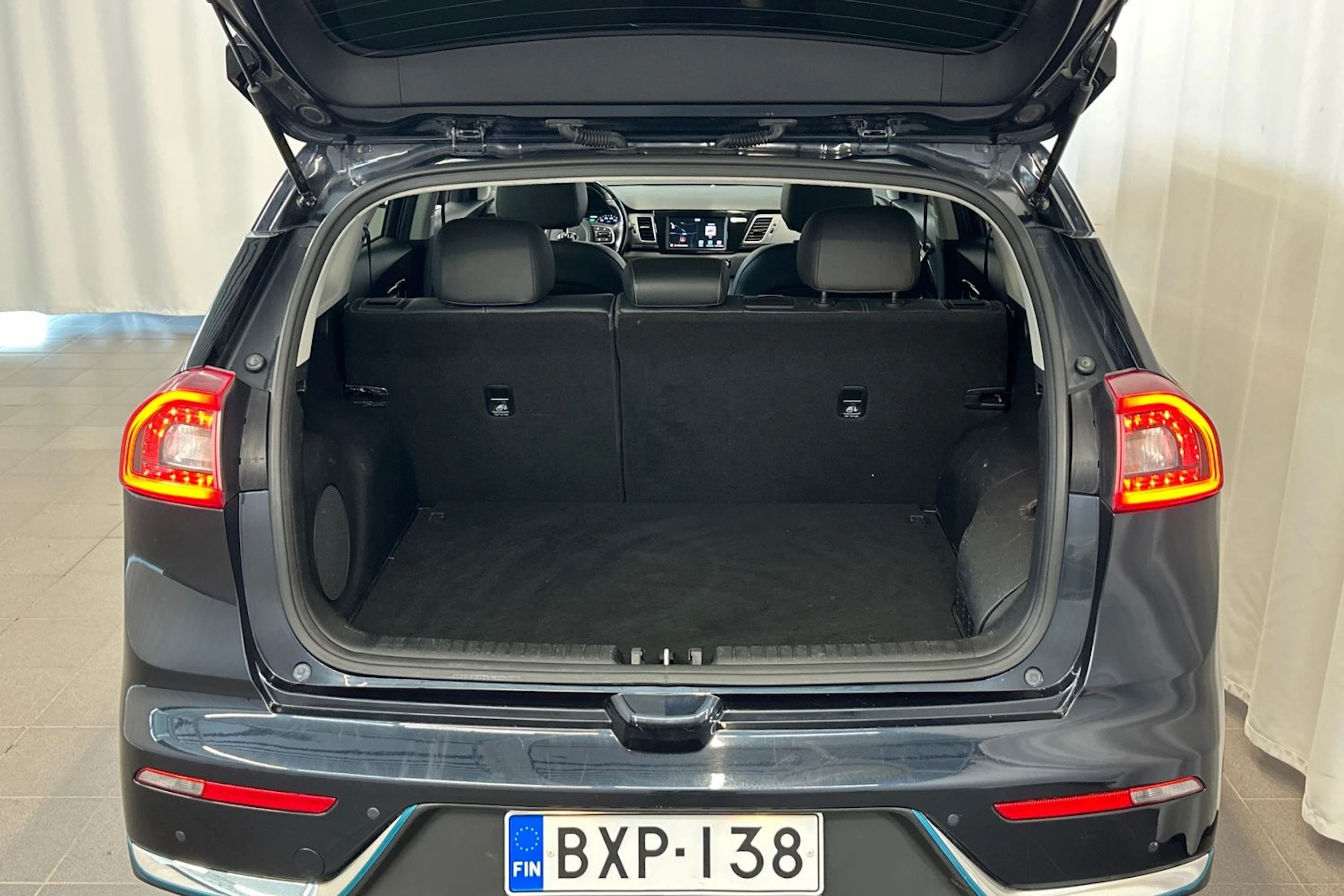sininen Kia Niro plug-in 2019 kuva 13.