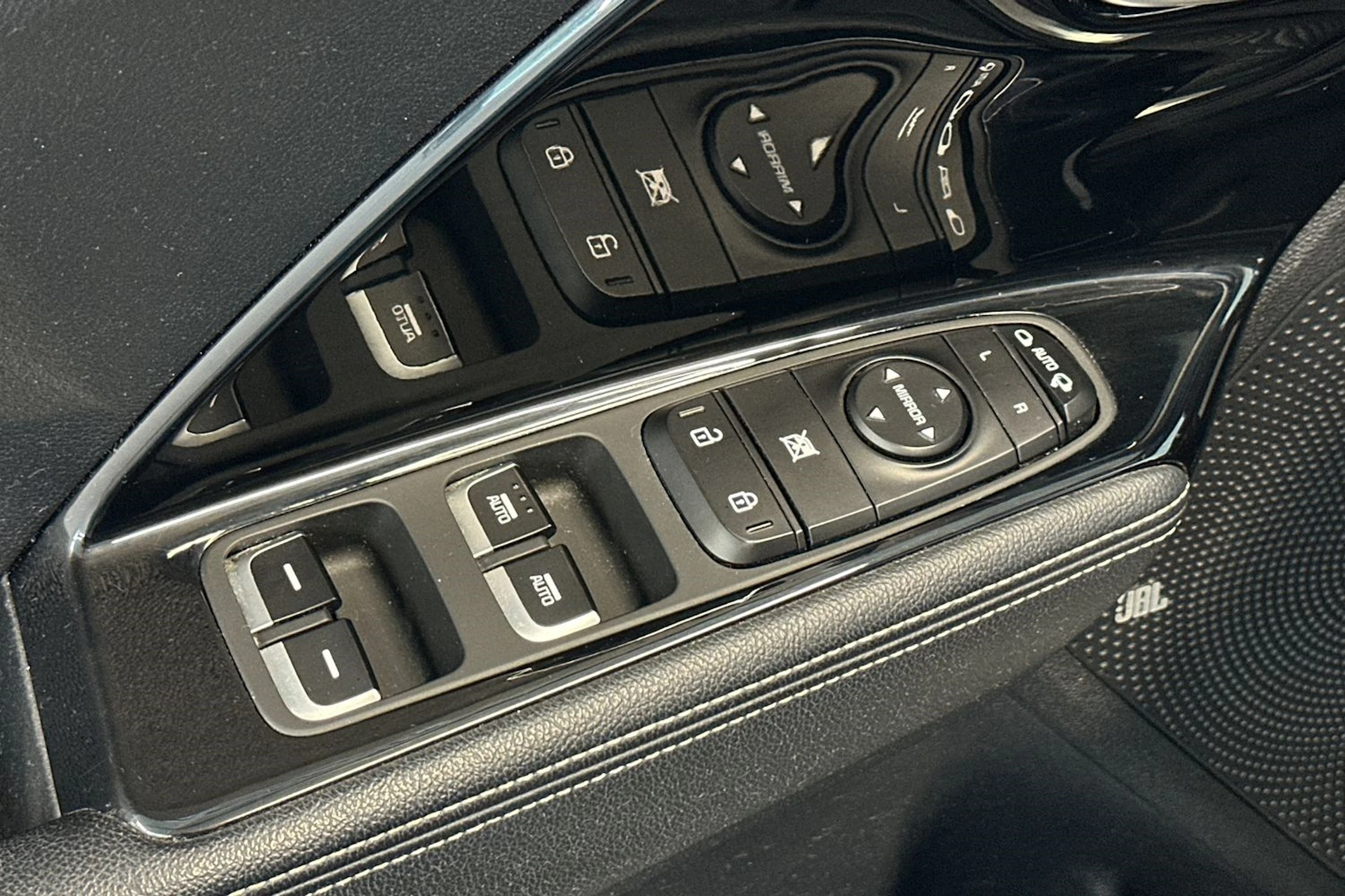 sininen Kia Niro plug-in 2019 kuva 14.