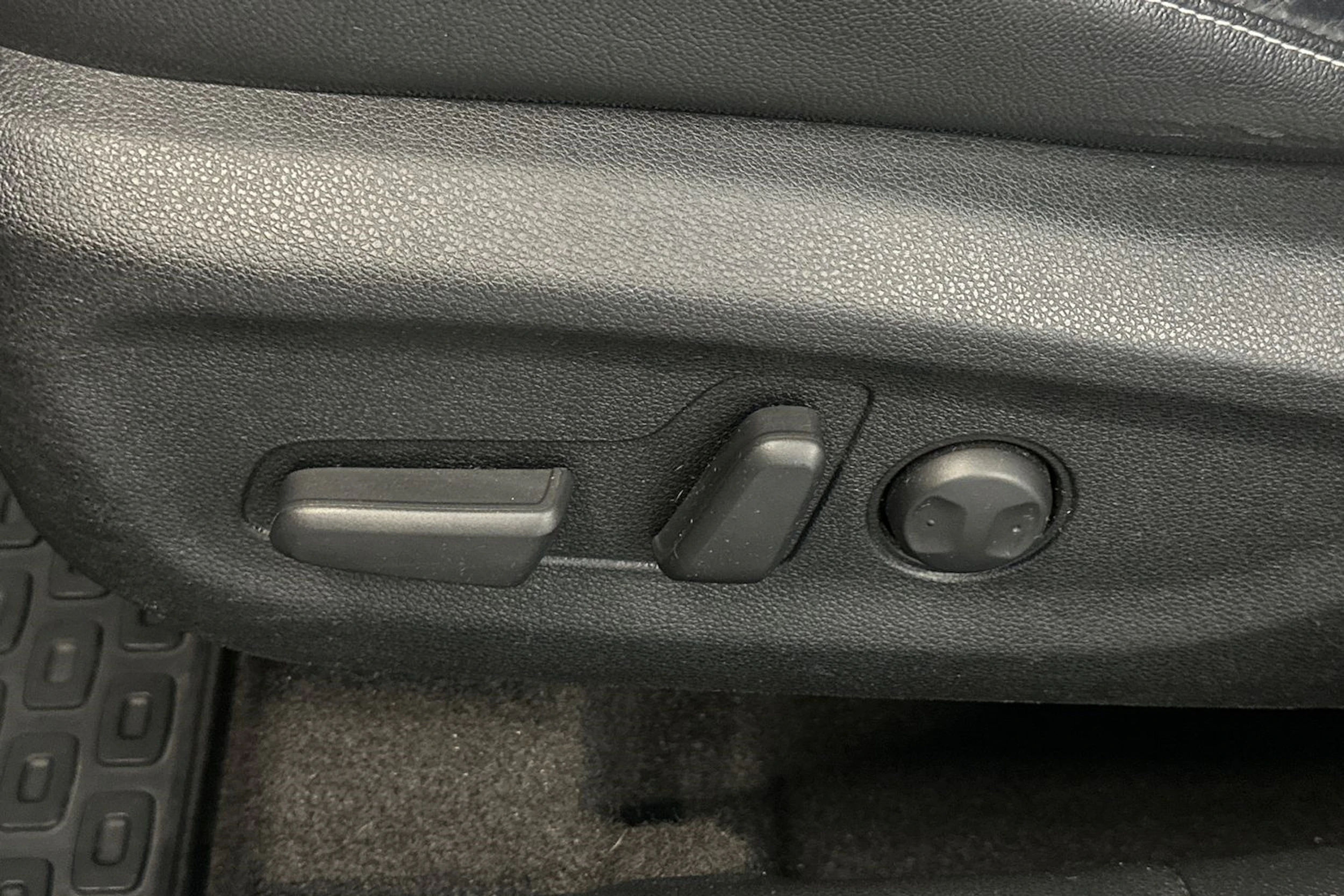 sininen Kia Niro plug-in 2019 kuva 15.