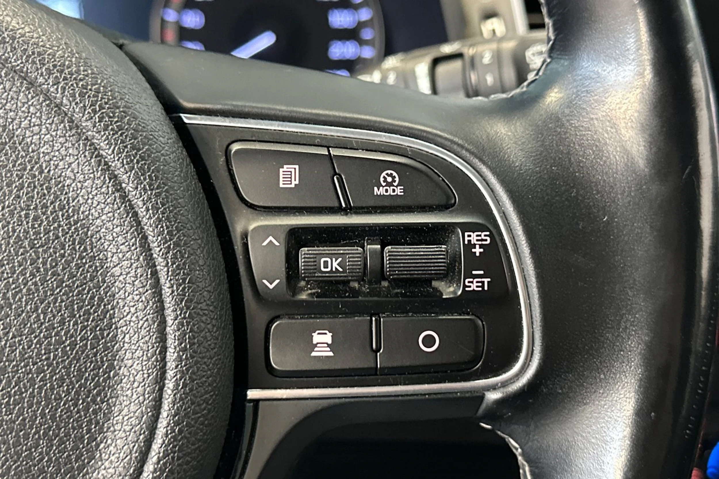 sininen Kia Niro plug-in 2019 kuva 18.