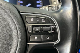 sininen Kia Niro plug-in 2019 kuva 18.