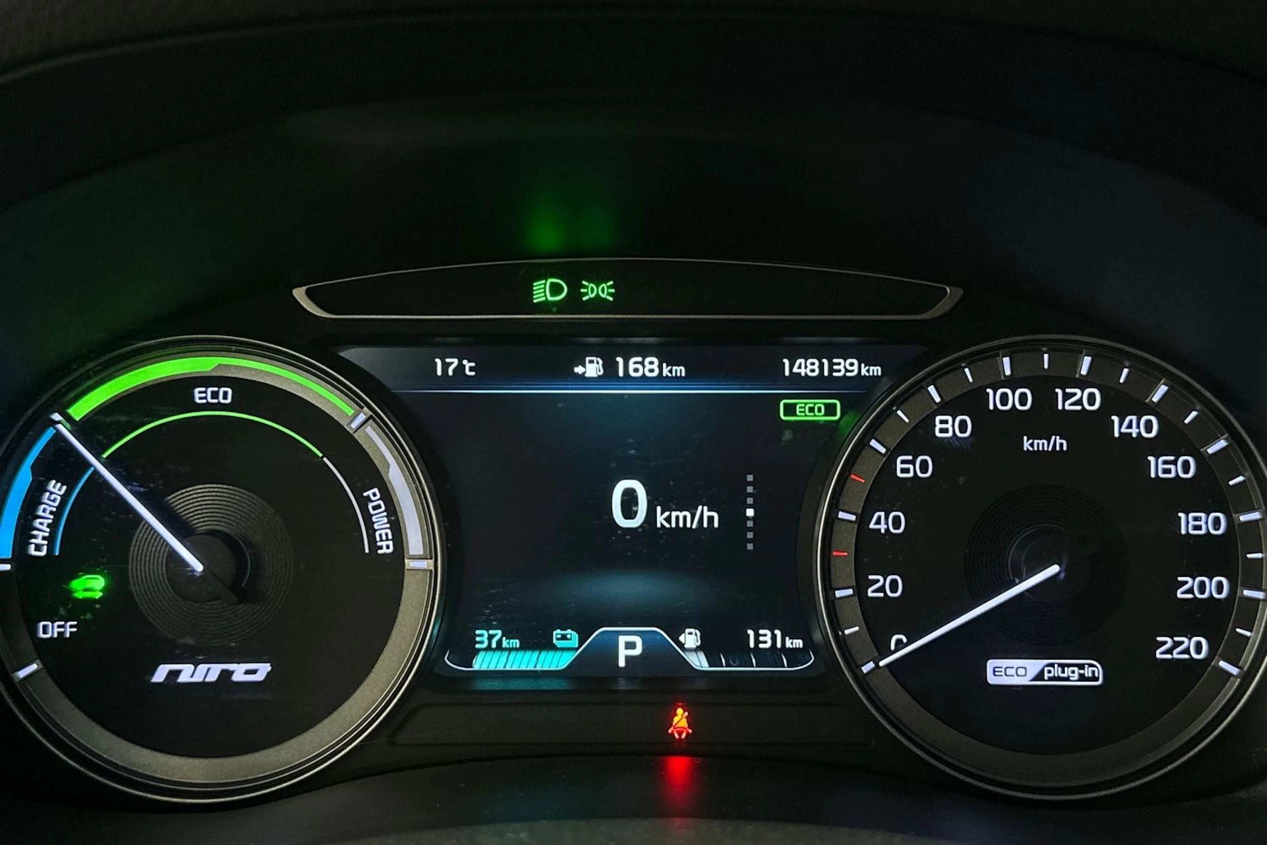sininen Kia Niro plug-in 2019 kuva 19.