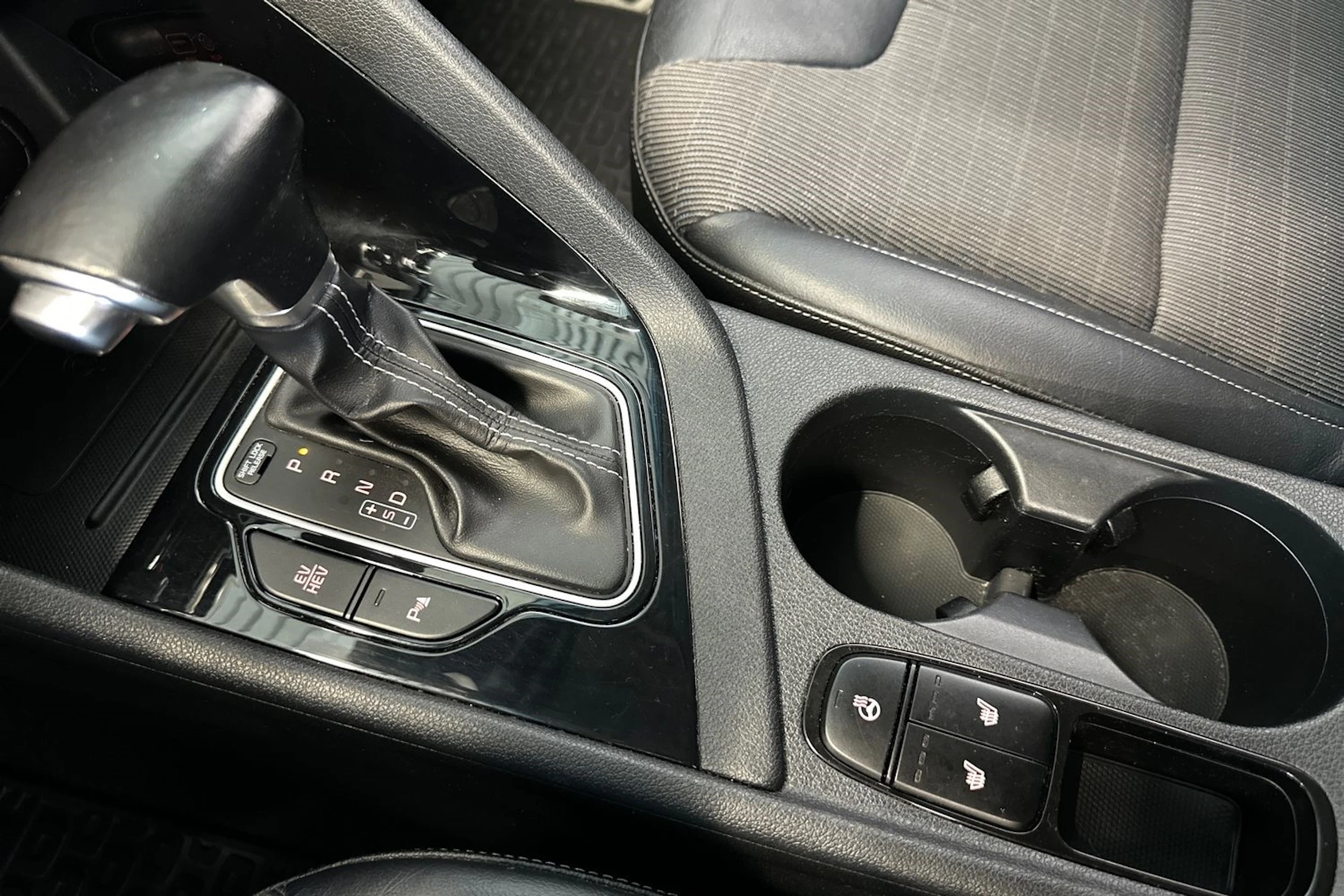 sininen Kia Niro plug-in 2019 kuva 20.