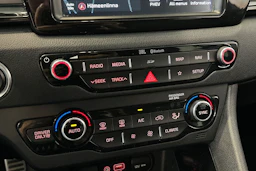 sininen Kia Niro plug-in 2019 kuva 21.