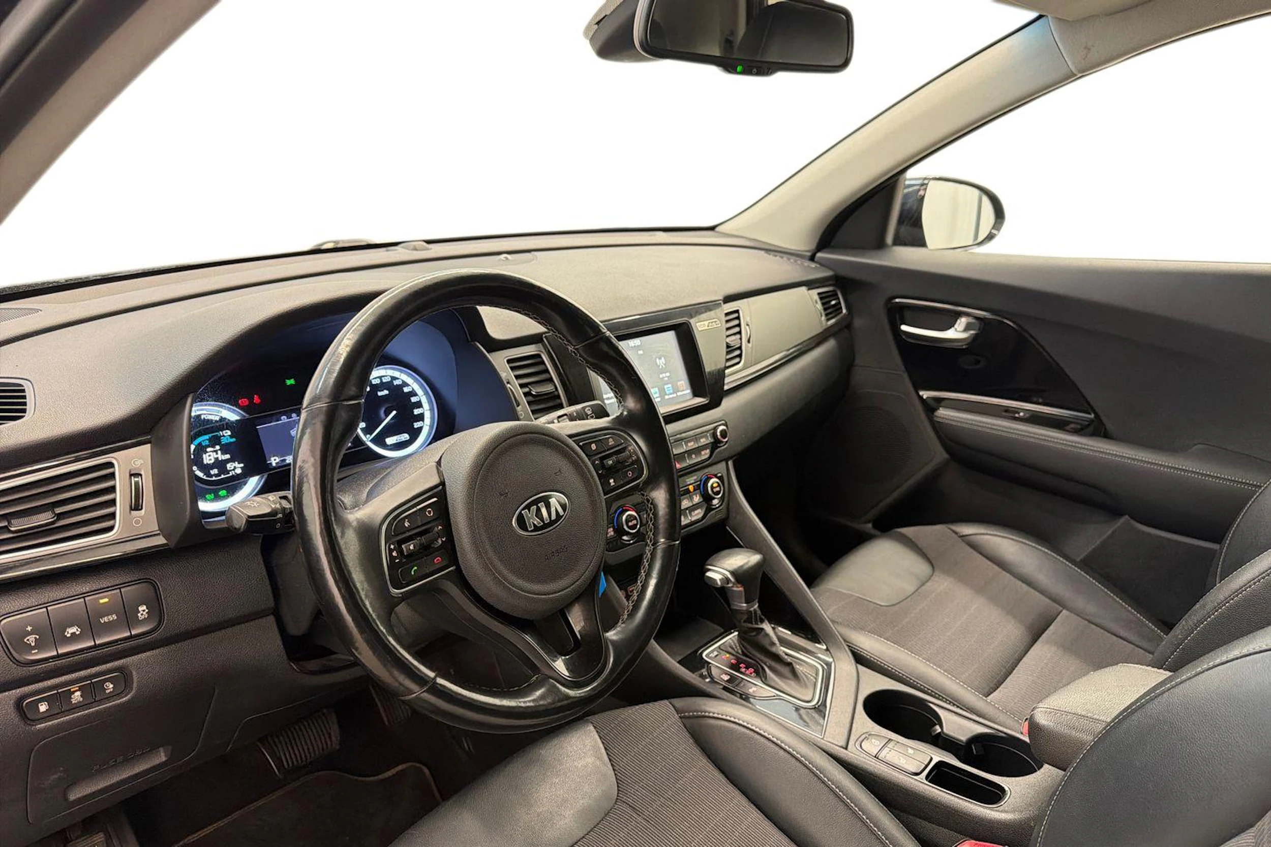 sininen Kia Niro 2019 kuva 6.