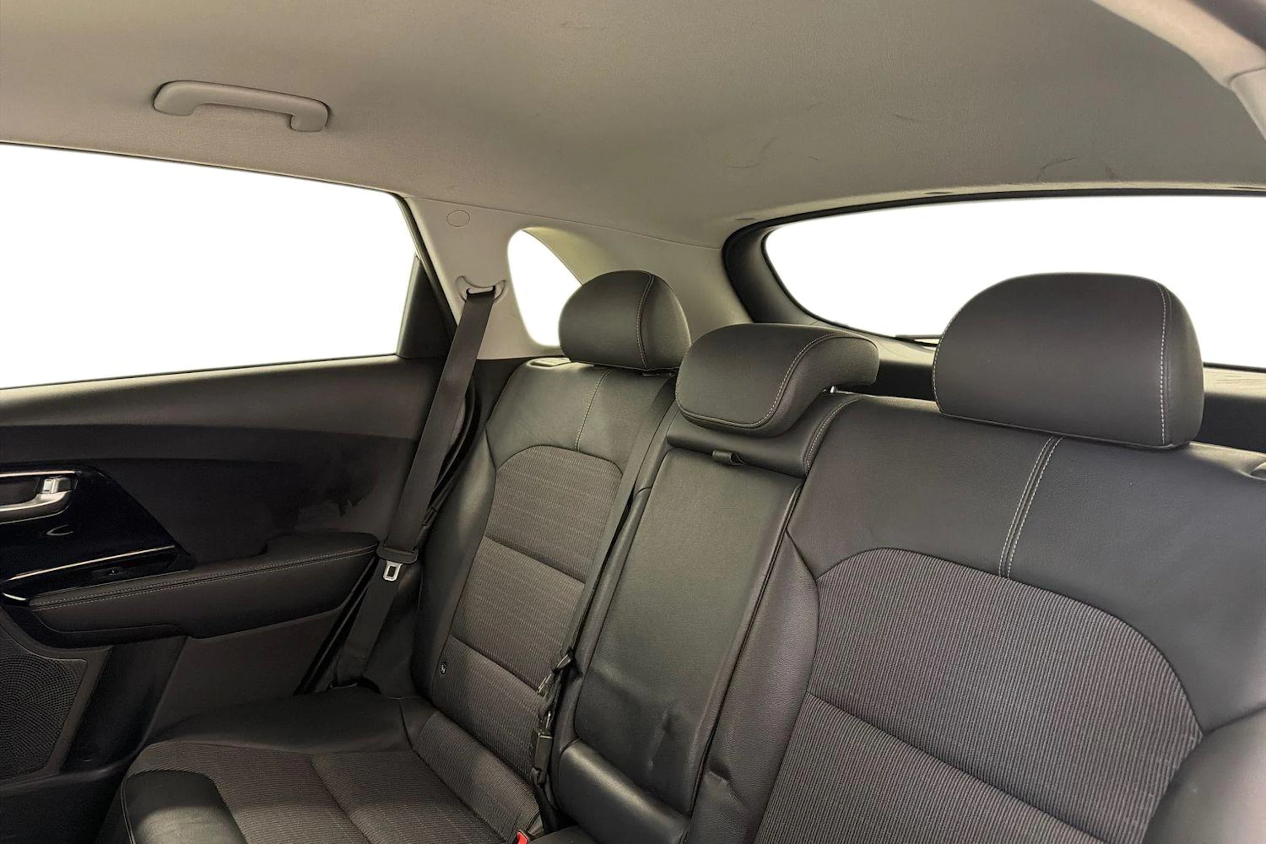 sininen Kia Niro 2019 kuva 8.