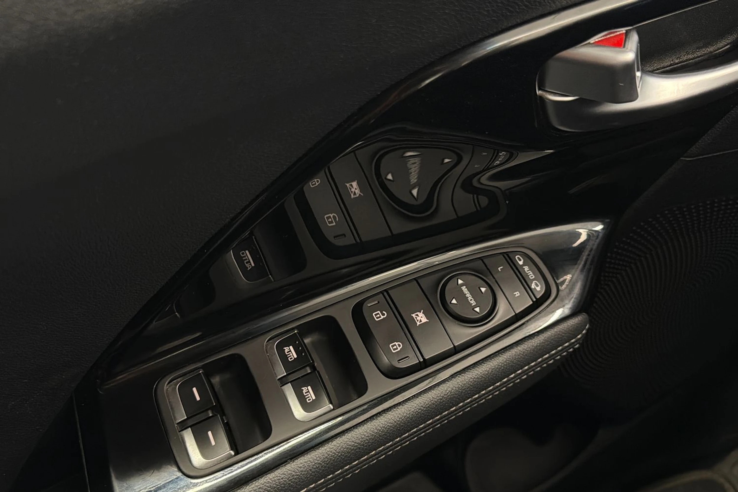 sininen Kia Niro 2019 kuva 14.