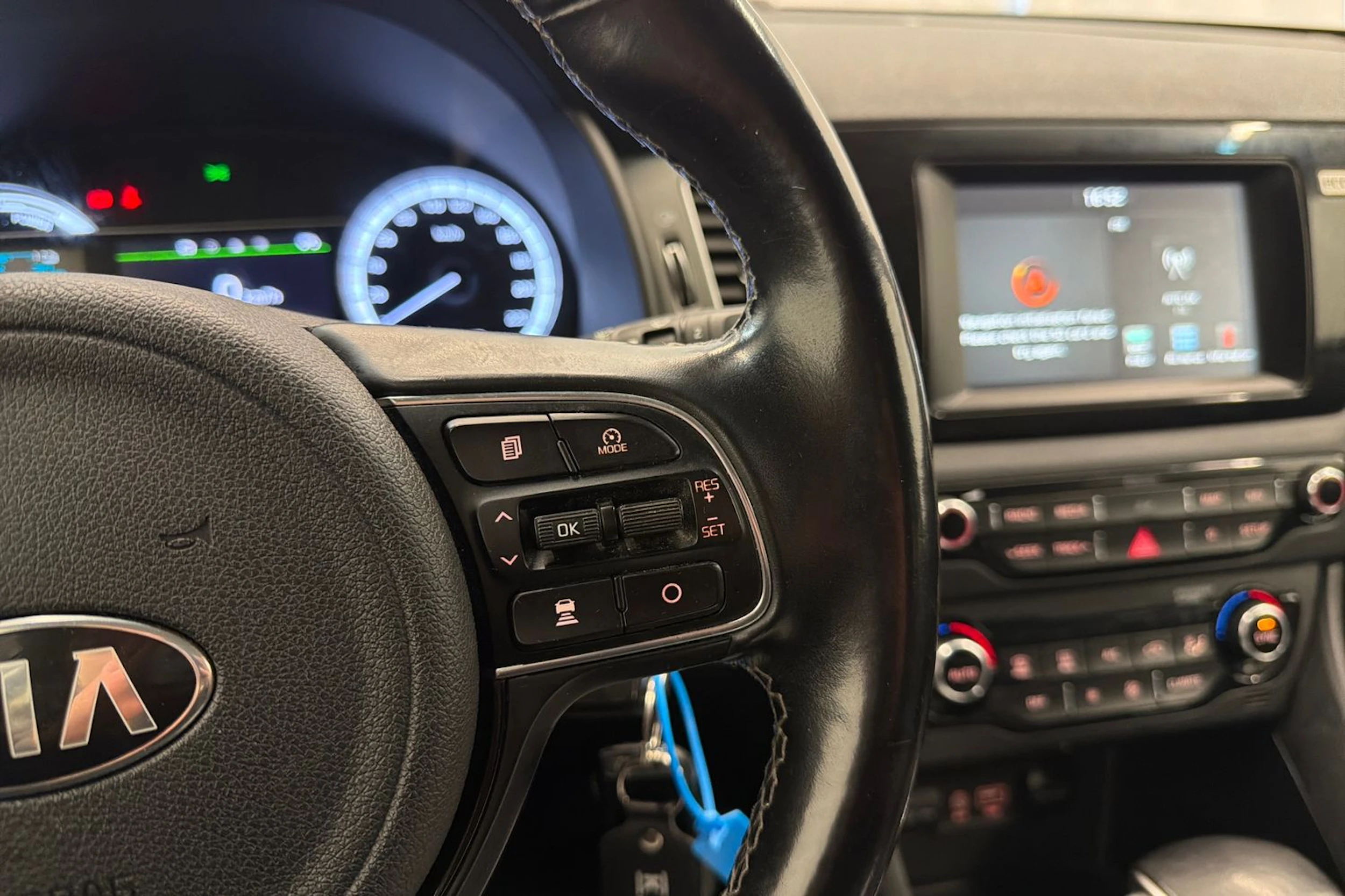 sininen Kia Niro 2019 kuva 17.