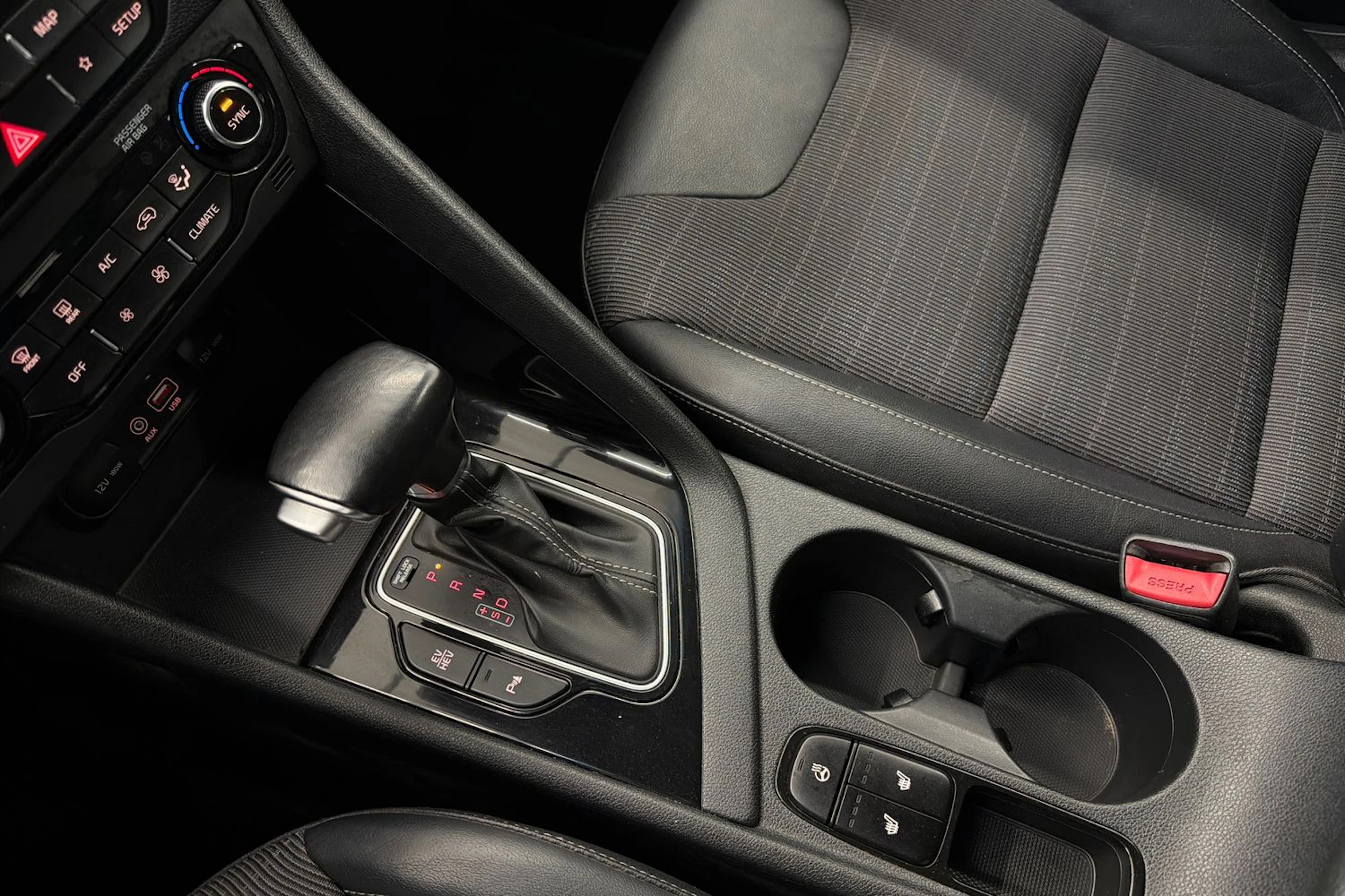 sininen Kia Niro 2019 kuva 18.