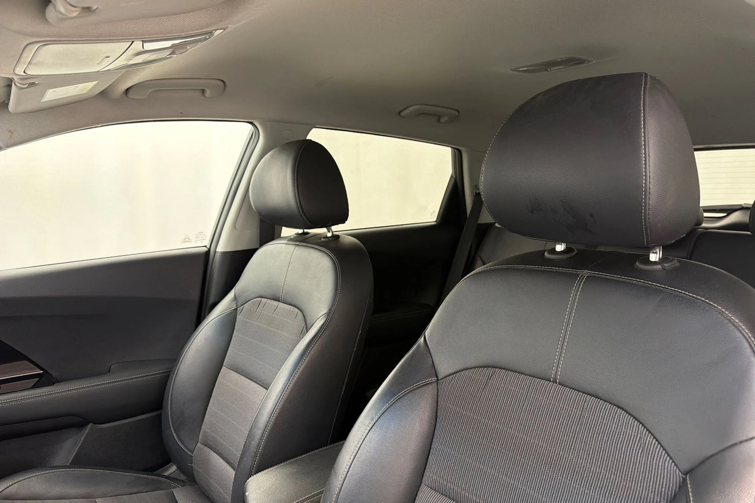 sininen Kia Niro 2019 kuva 26.