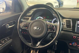 harmaa Kia Niro plug-in 2019 kuva 12.
