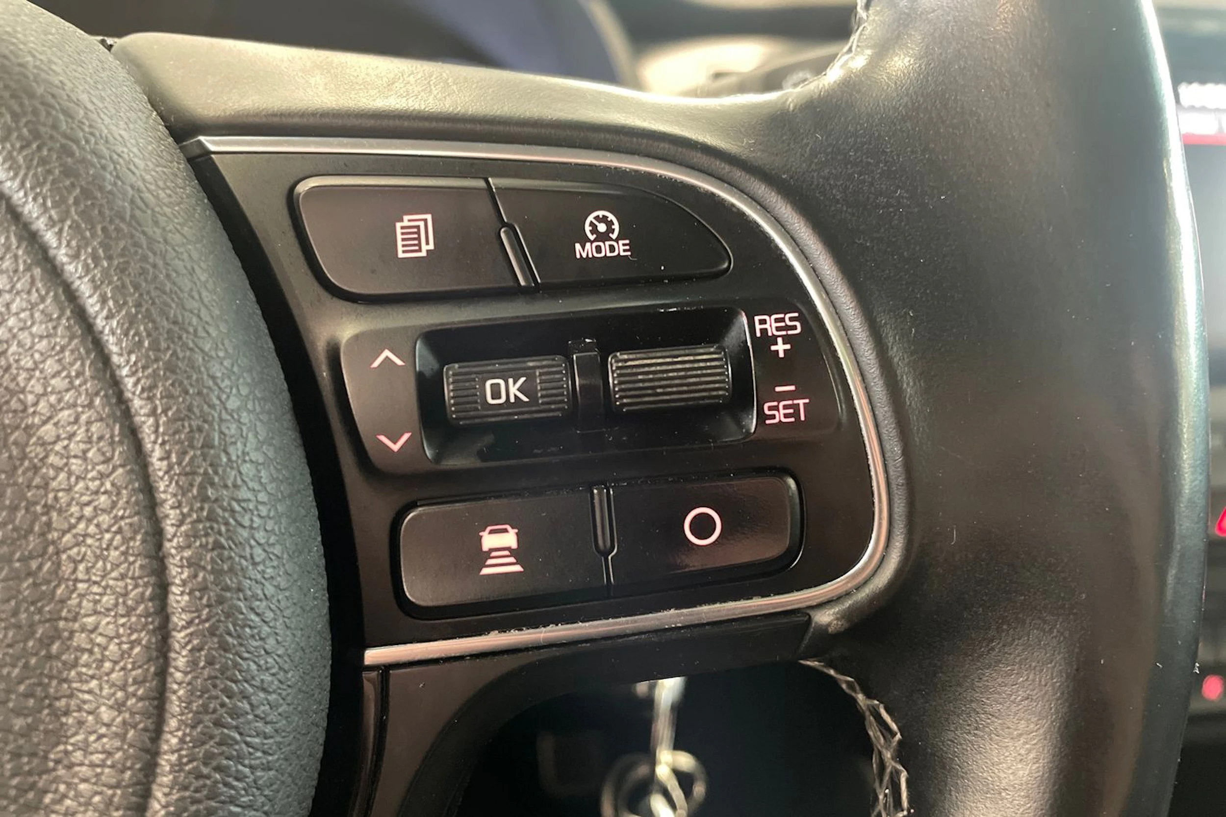 harmaa Kia Niro plug-in 2019 kuva 14.