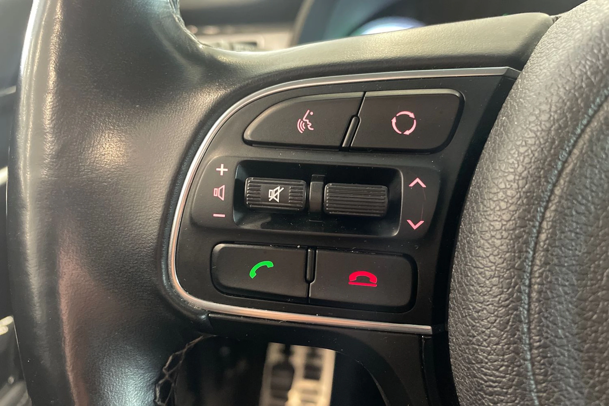 harmaa Kia Niro plug-in 2019 kuva 15.