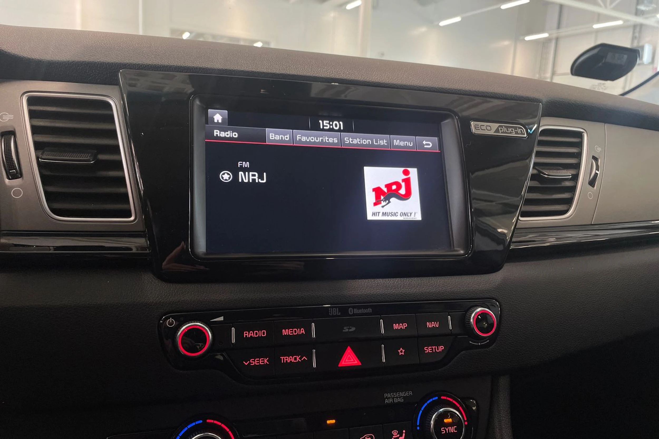 harmaa Kia Niro plug-in 2019 kuva 17.