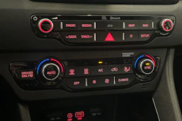 harmaa Kia Niro plug-in 2019 kuva 24.