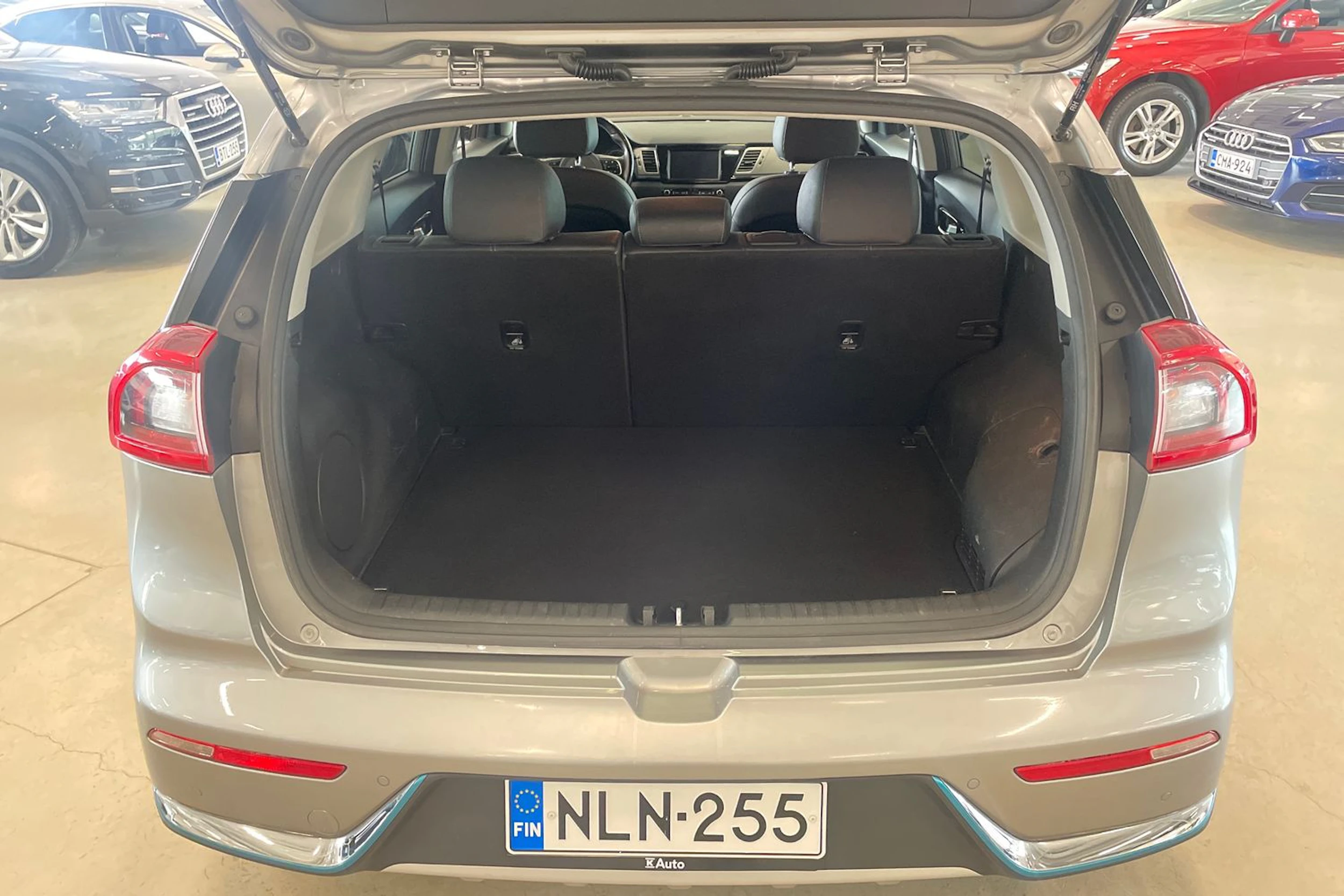 harmaa Kia Niro plug-in 2019 kuva 30.