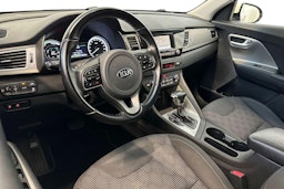 valkoinen Kia Niro plug-in 2019 kuva 7.