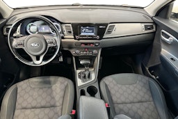 valkoinen Kia Niro plug-in 2019 kuva 9.