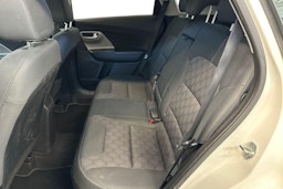 valkoinen Kia Niro plug-in 2019 kuva 10.
