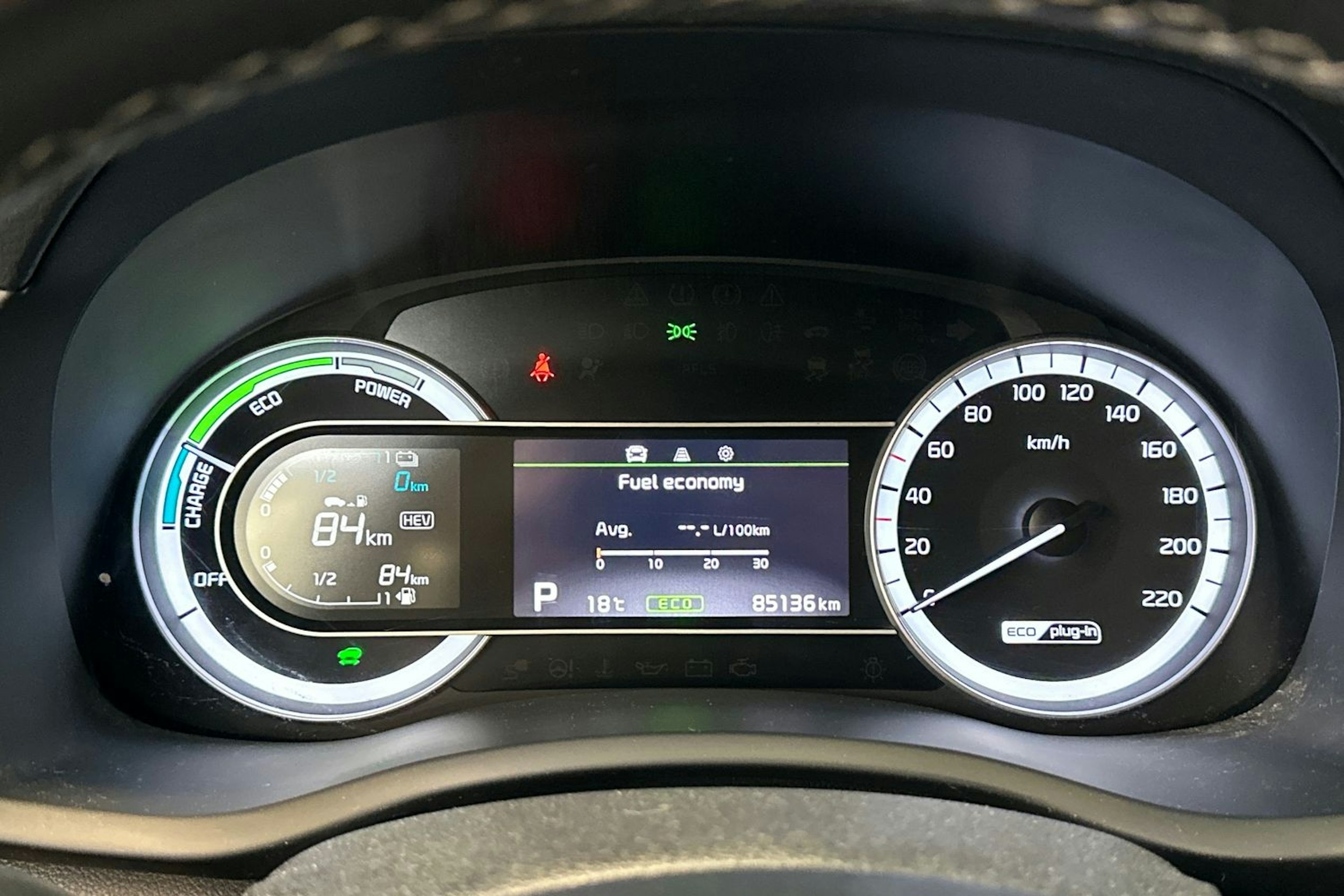 valkoinen Kia Niro plug-in 2019 kuva 13.