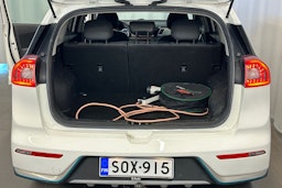 valkoinen Kia Niro plug-in 2019 kuva 14.