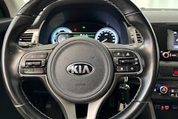 valkoinen Kia Niro plug-in 2019 kuva 15.