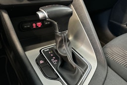 valkoinen Kia Niro plug-in 2019 kuva 16.