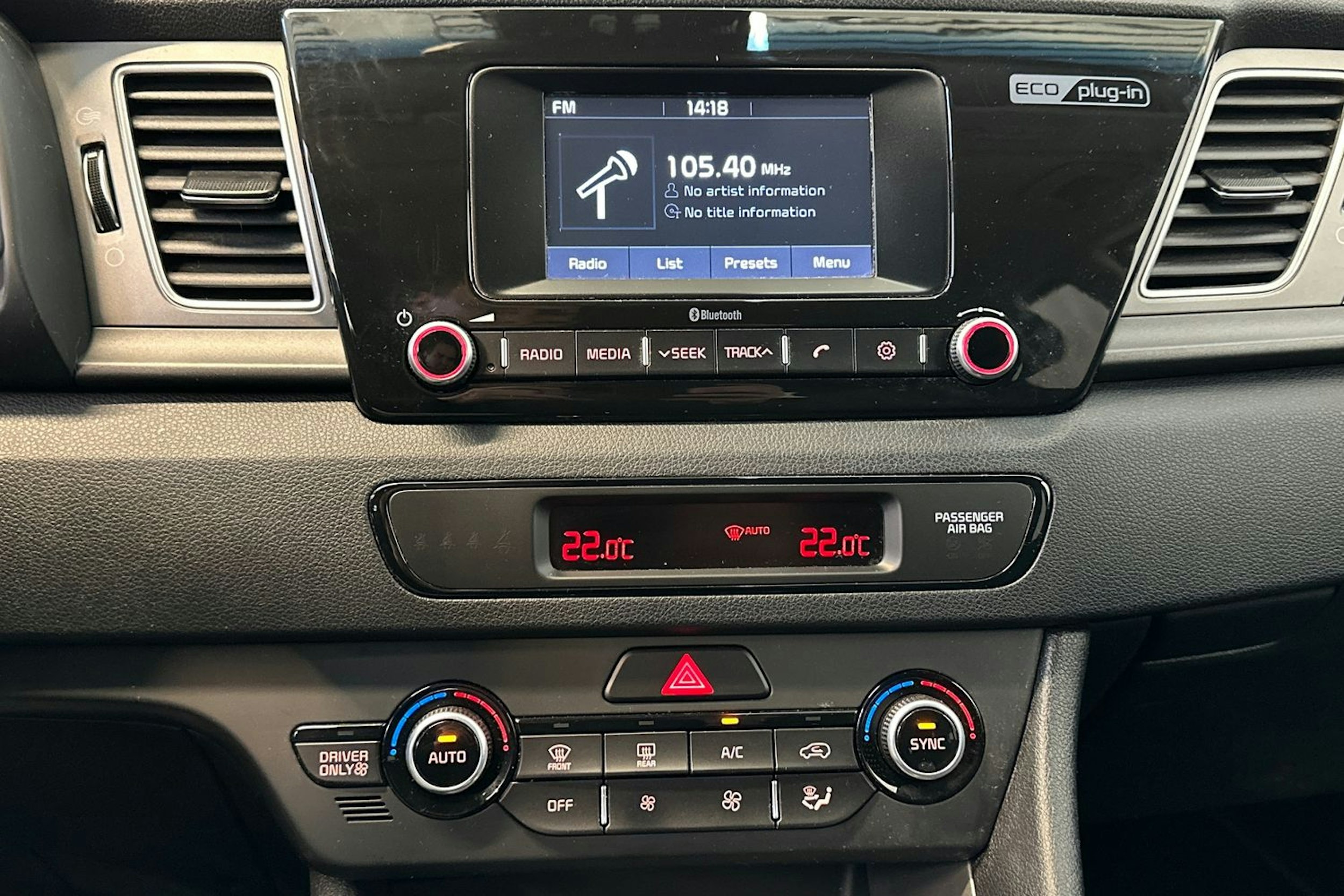 valkoinen Kia Niro plug-in 2019 kuva 17.