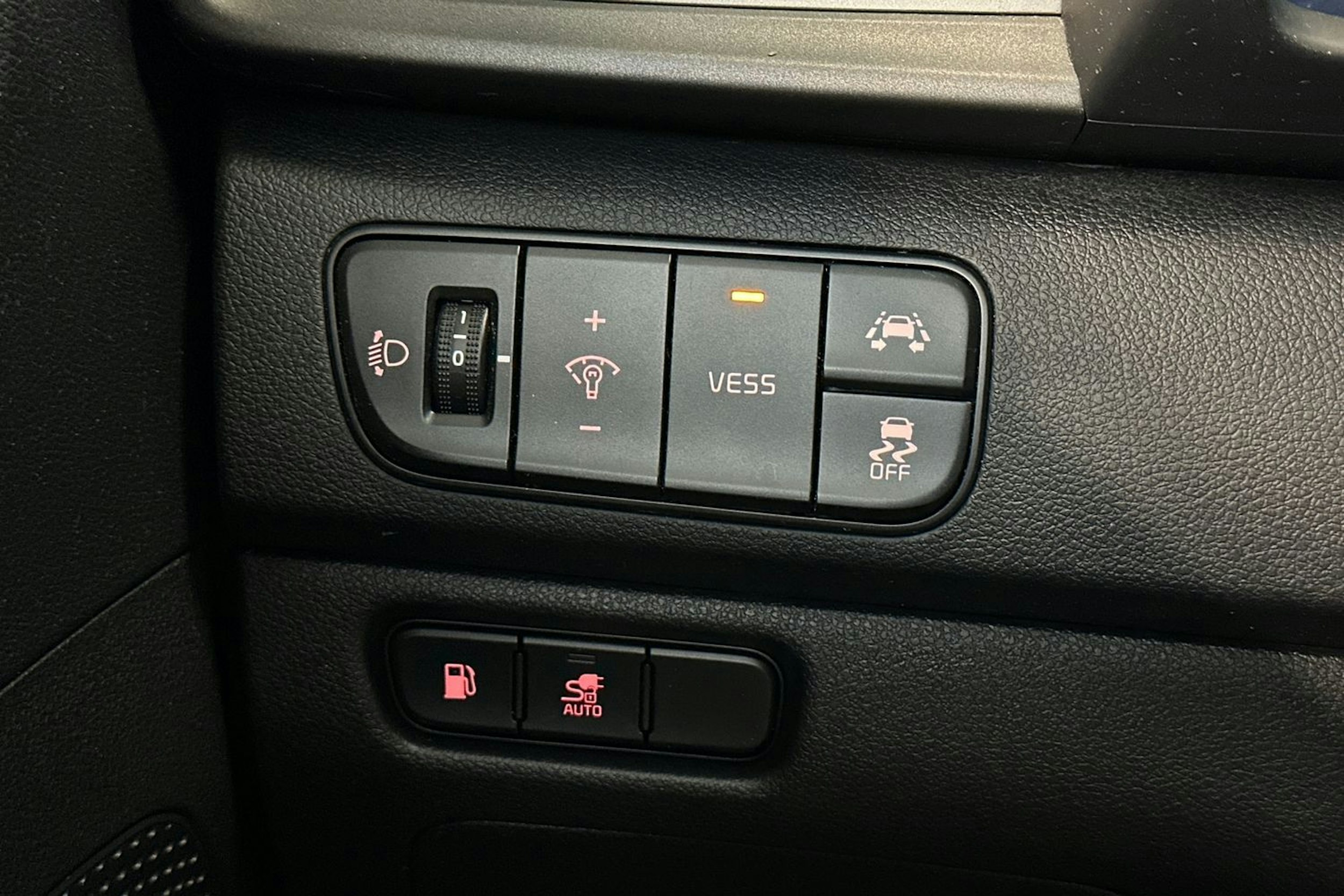 valkoinen Kia Niro plug-in 2019 kuva 18.