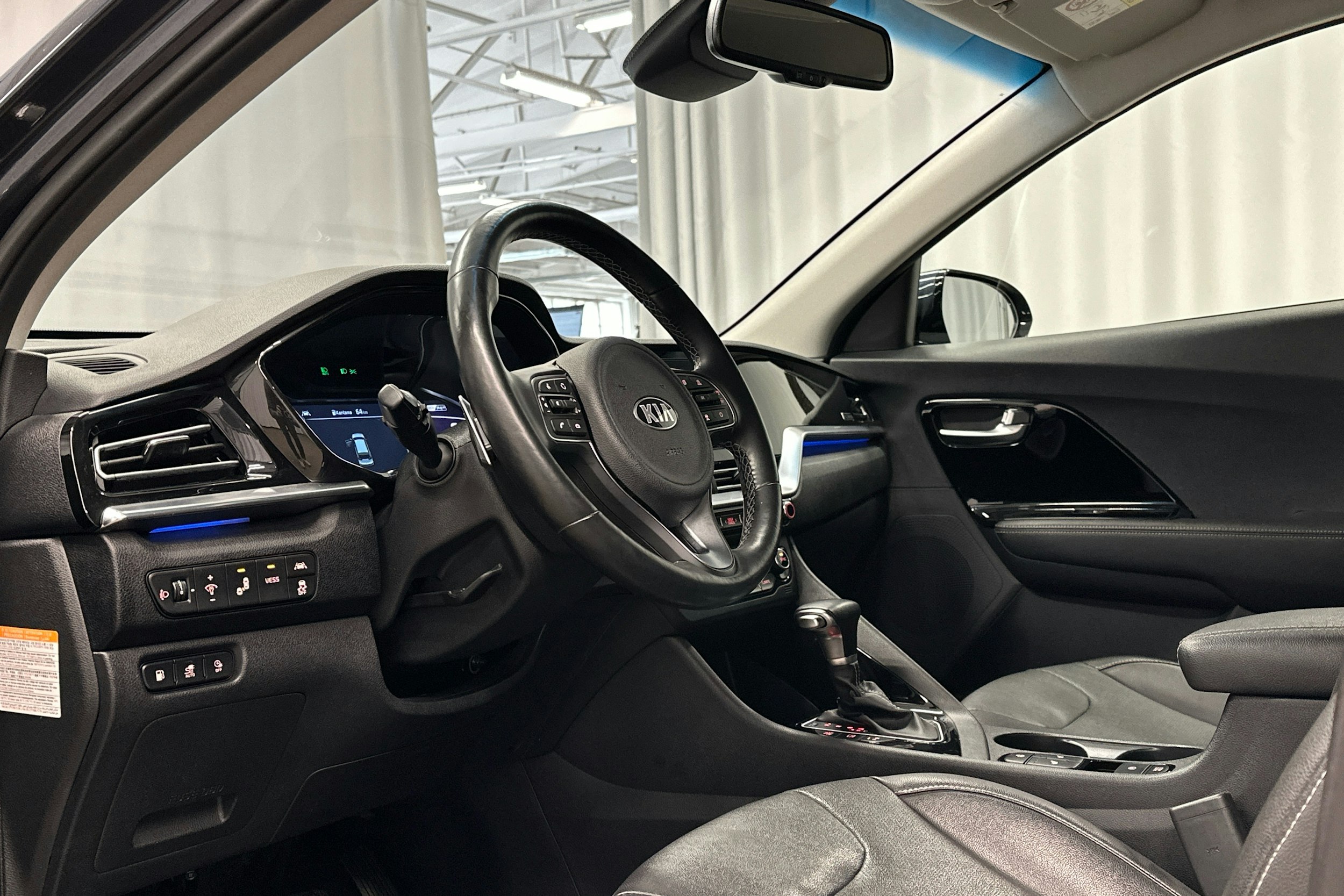sininen Kia Niro plug-in 2020 kuva 6.