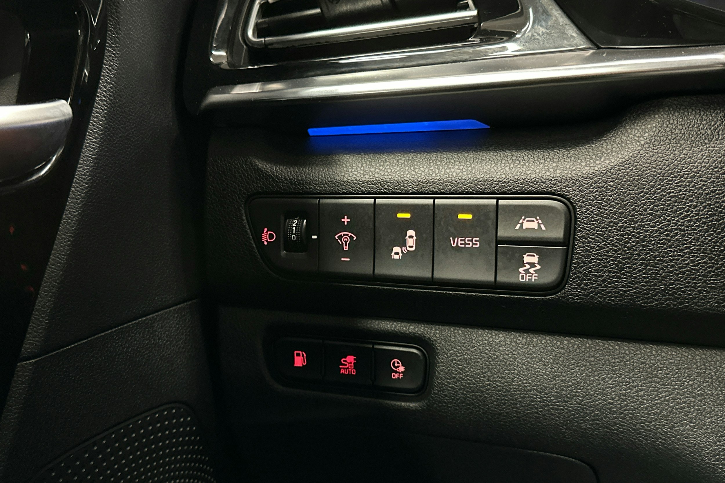 sininen Kia Niro plug-in 2020 kuva 11.