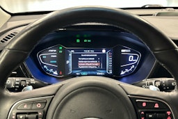 sininen Kia Niro plug-in 2020 kuva 13.