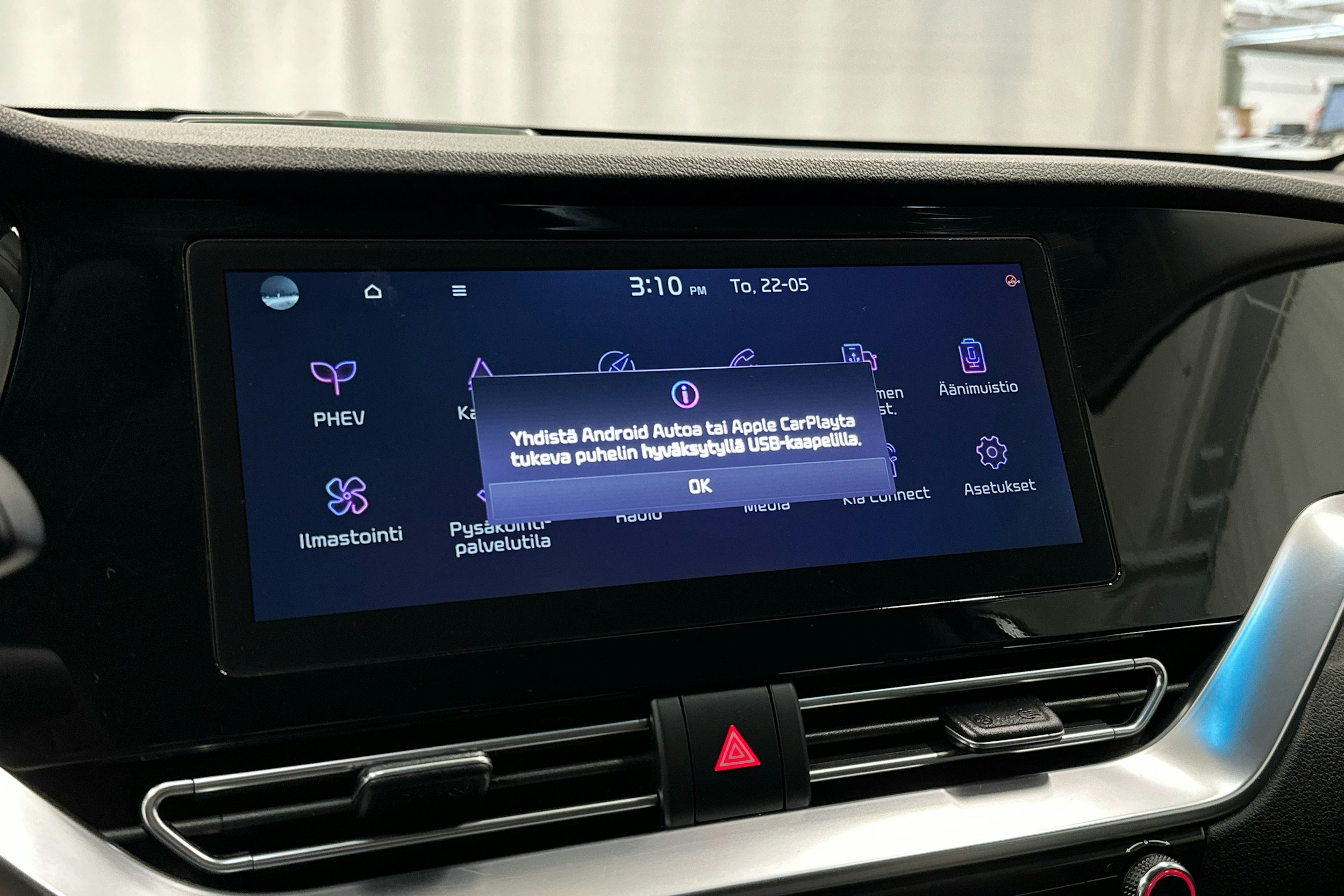 sininen Kia Niro plug-in 2020 kuva 16.