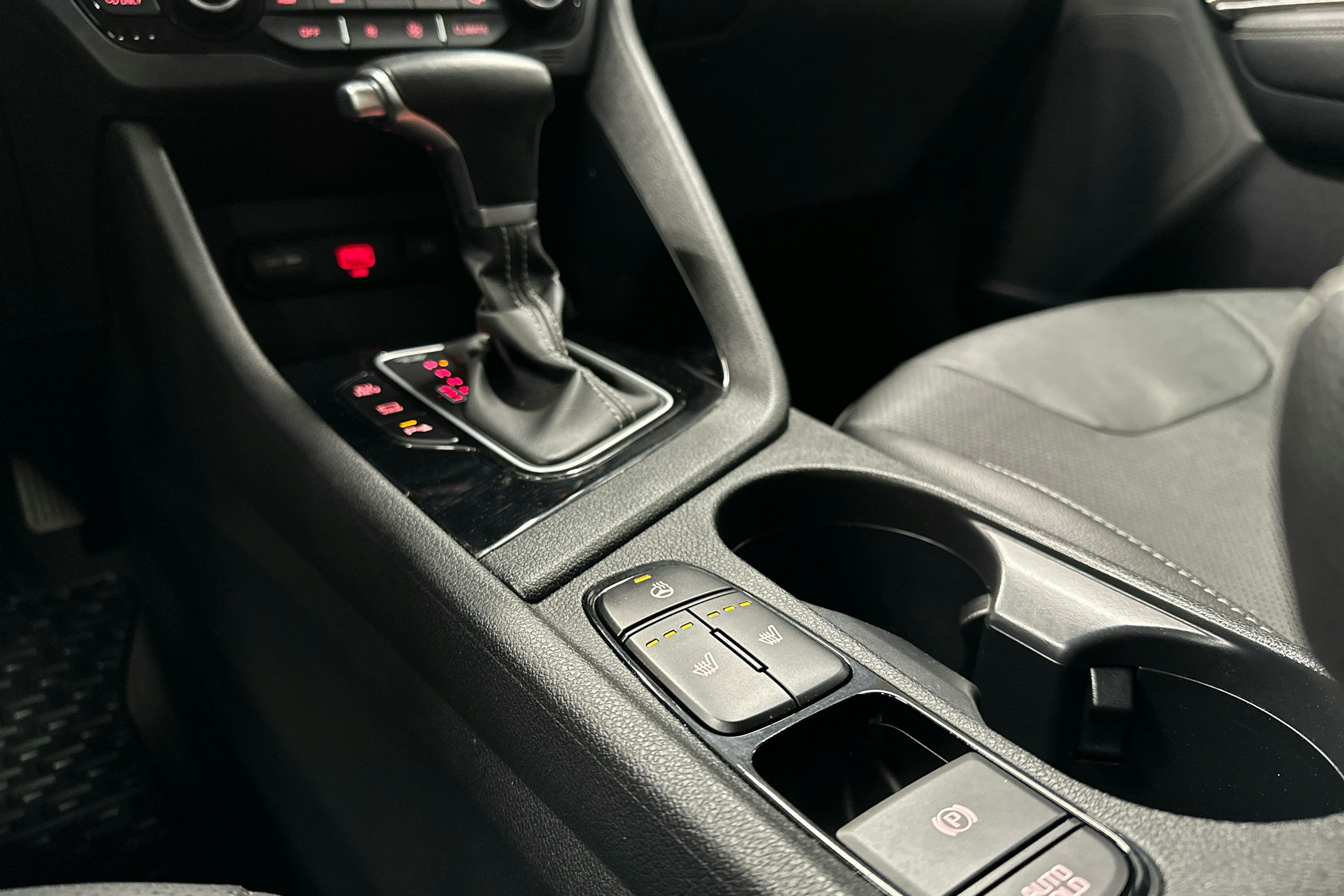 sininen Kia Niro plug-in 2020 kuva 18.