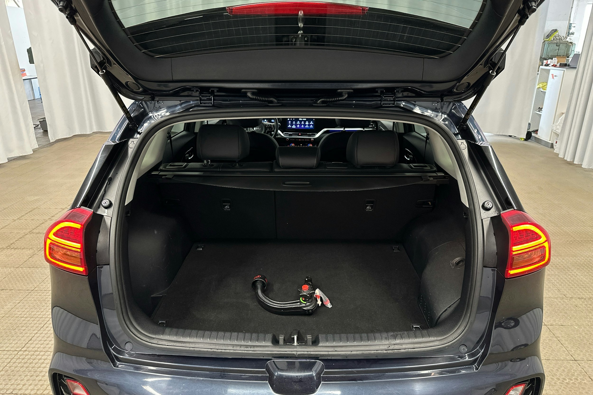 sininen Kia Niro plug-in 2020 kuva 23.
