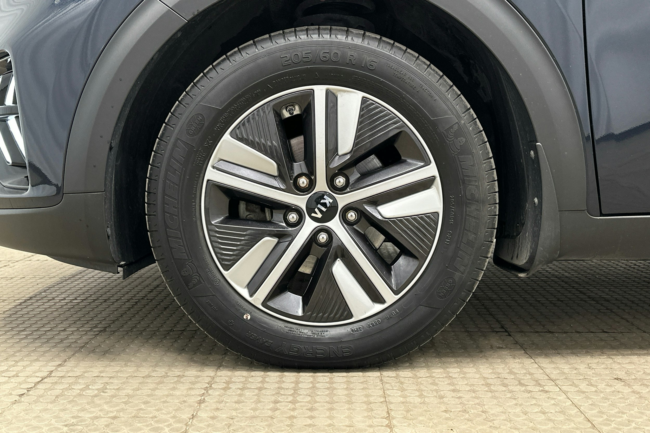 sininen Kia Niro plug-in 2020 kuva 24.