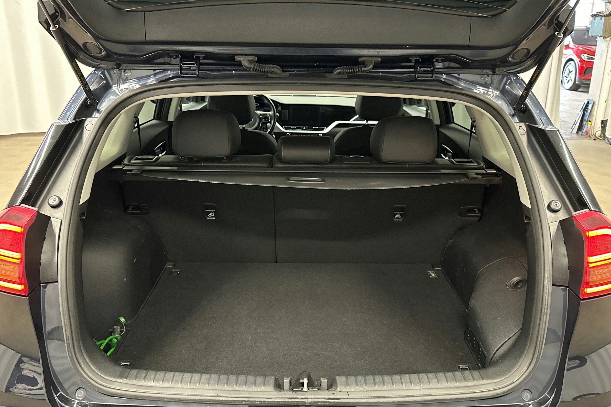 sininen Kia Niro plug-in 2020 kuva 14.