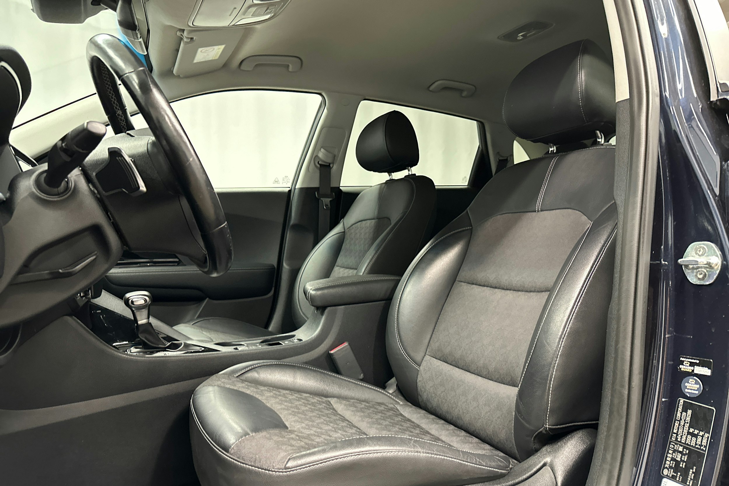 sininen Kia Niro plug-in 2020 kuva 15.