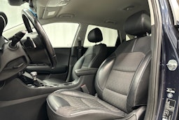 sininen Kia Niro plug-in 2020 kuva 15.
