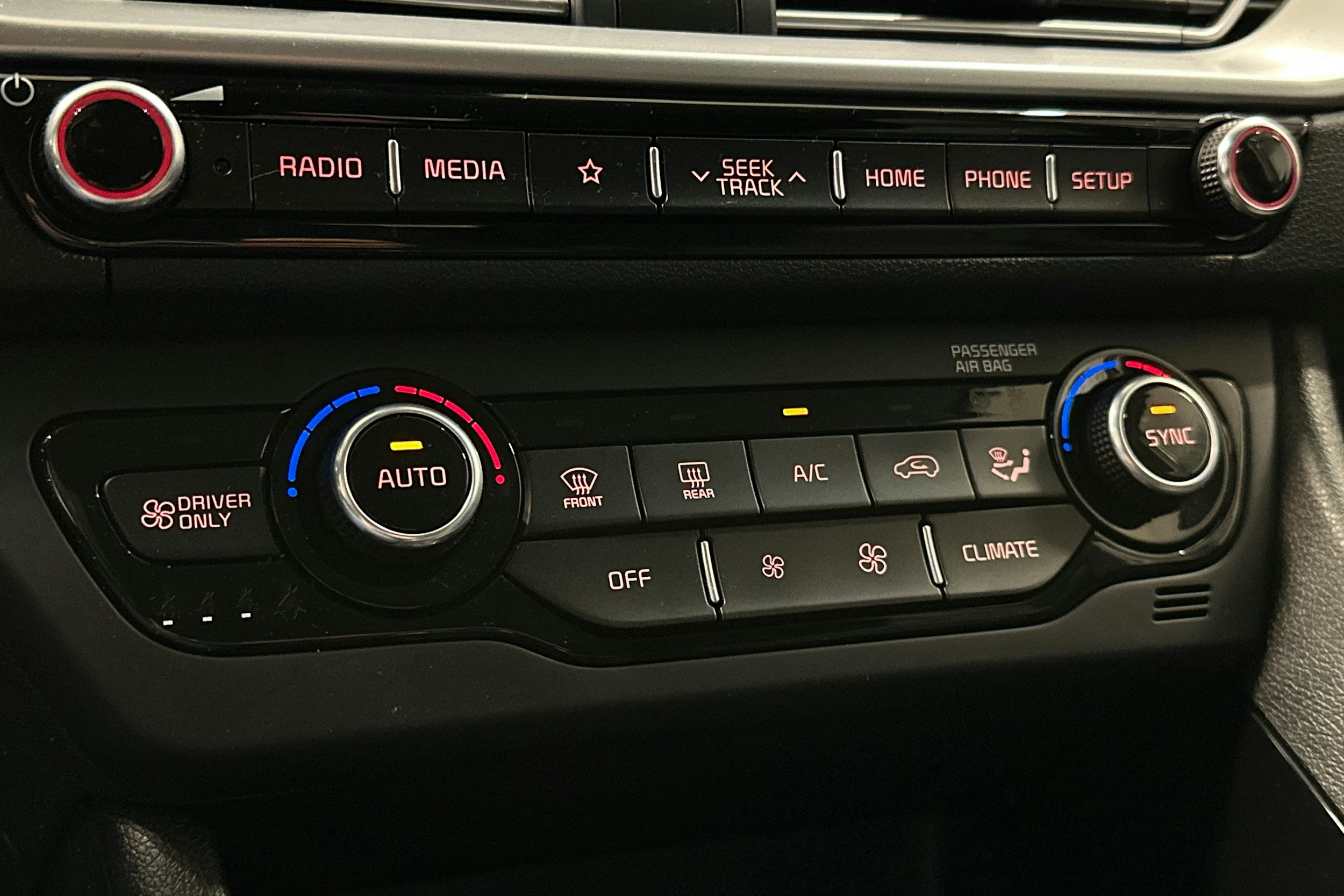 sininen Kia Niro plug-in 2020 kuva 24.